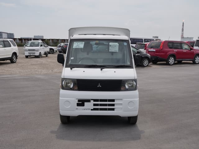 2001 Mitsubishi Minicab JDM car for sale — photo 2 of 25
