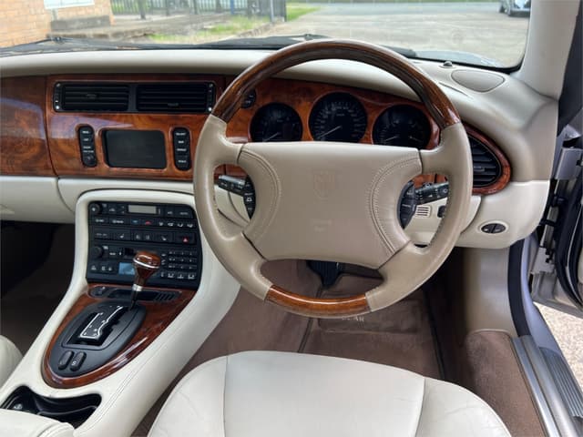 2000 Jaguar JDM car for sale — photo 16 of 21