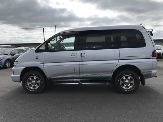 2002 Mitsubishi Delica JDM car for sale — photo 8 of 25
