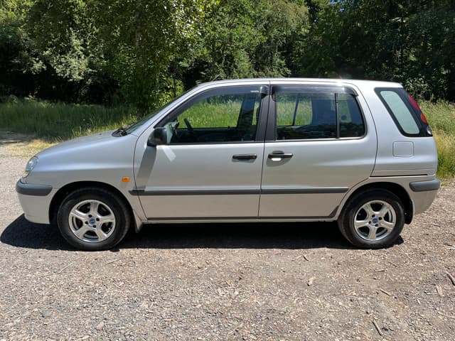 1998 Toyota Raum JDM car for sale — photo 15 of 18
