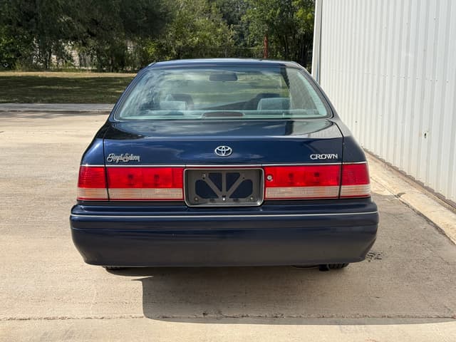 1998 Toyota Crown JDM car for sale — photo 8 of 21