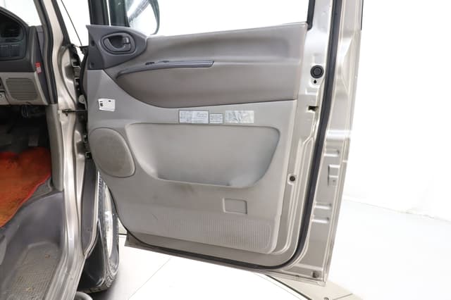 2000 Mitsubishi Delica JDM car for sale — photo 25 of 25