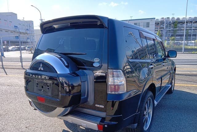 2010 Mitsubishi Pajero JDM car for sale — photo 5 of 25