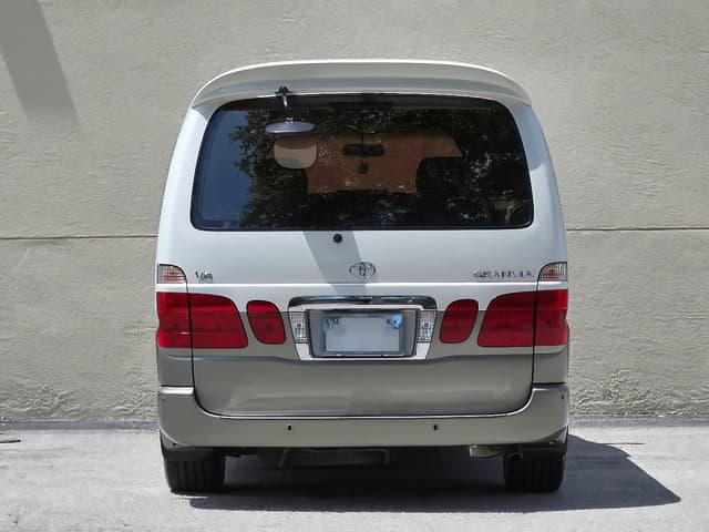 2000 Toyota Granvia JDM car for sale — photo 20 of 25