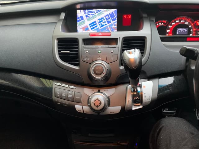 2004 Honda Odyssey JDM car for sale — photo 21 of 22