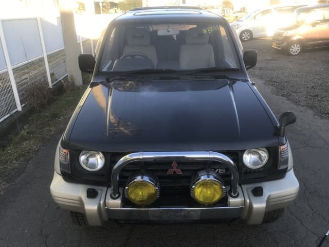 1993 Mitsubishi Pajero JDM car for sale — photo 3 of 5
