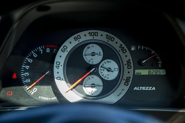 1999 Toyota Altezza JDM car for sale — photo 18 of 23