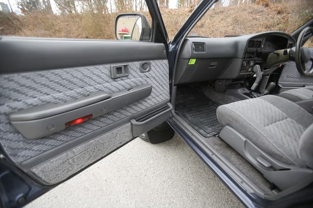 1995 Toyota Hilux JDM car for sale — photo 4 of 10