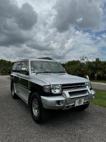 1996 Mitsubishi Pajero JDM car for sale — photo 4 of 21