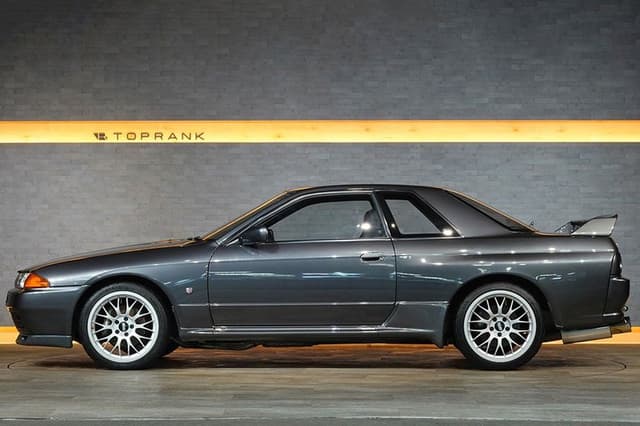 Nissan Skyline JDM car for sale — photo 12 of 25