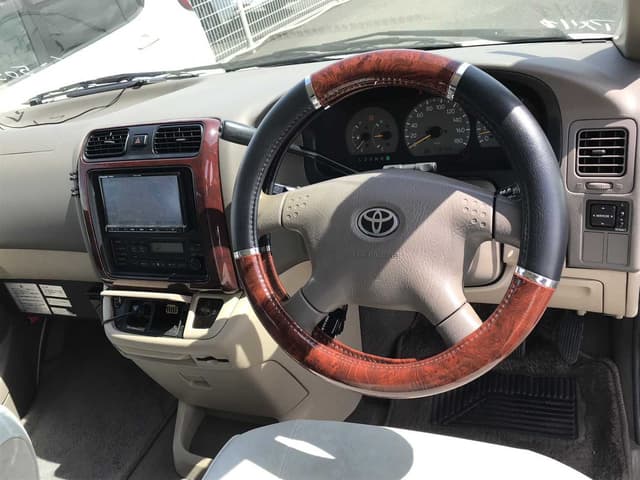1999 Toyota Grand Hiace JDM car for sale — photo 3 of 7