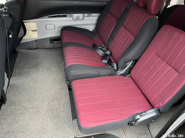 1998 Mitsubishi Delica JDM car for sale — photo 23 of 25