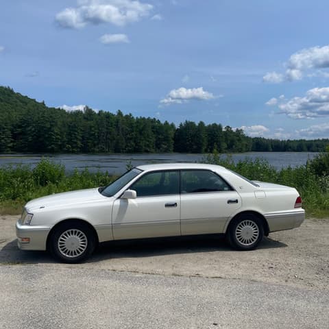 1998 Toyota Crown JDM car for sale — photo 2 of 12