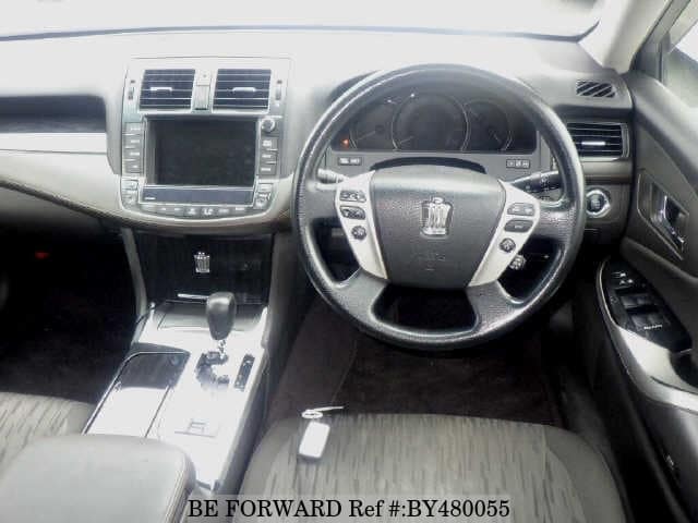 2010 Toyota Crown JDM car for sale — photo 3 of 7