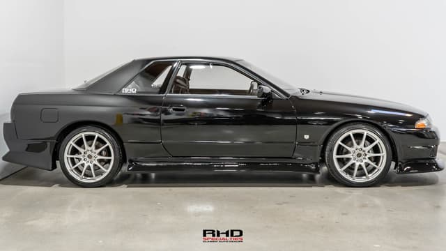 1991 Nissan Skyline JDM car for sale — photo 8 of 25