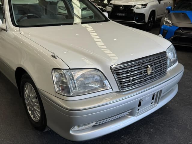 1999 Toyota Crown JDM car for sale — photo 2 of 19