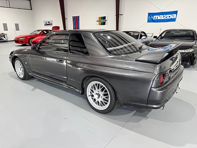 1993 Nissan Skyline JDM car for sale — photo 3 of 25