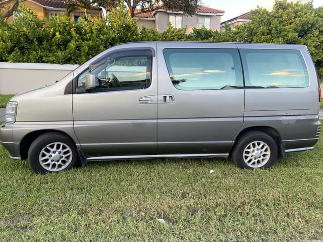 2000 Nissan Elgrand JDM car for sale — photo 5 of 11