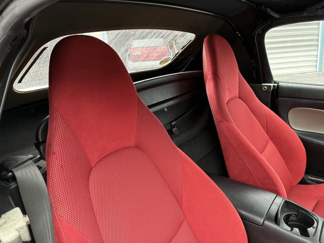 2001 Mazda Roadster (Eunos Roadster / MX-5) JDM car for sale — photo 11 of 12