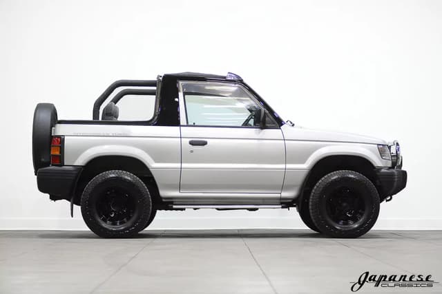 1992 Mitsubishi Pajero JDM car for sale — photo 5 of 25