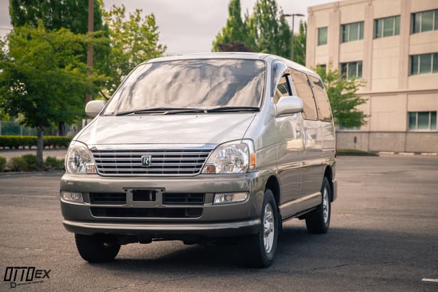 2001 Toyota Regius JDM car for sale — photo 2 of 25