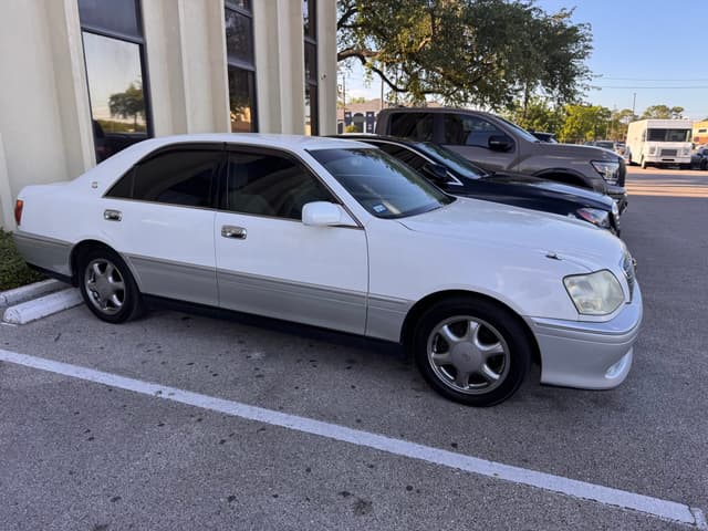 1999 Toyota Crown JDM car for sale — photo 2 of 7