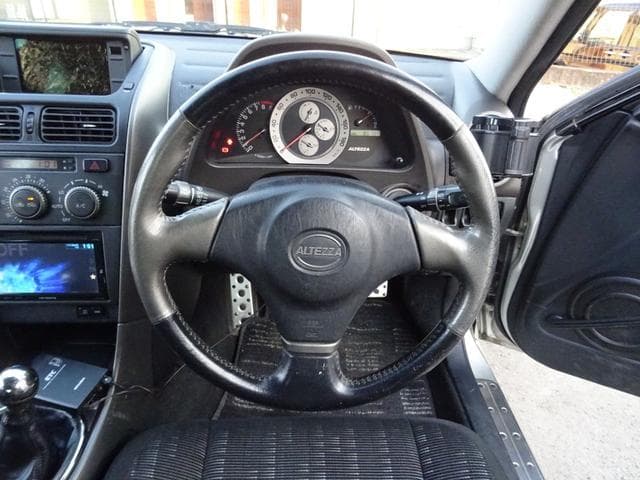 1999 Toyota Altezza JDM car for sale — photo 18 of 24