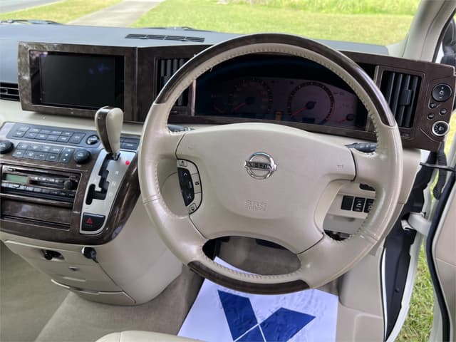 2004 Nissan Elgrand JDM car for sale — photo 11 of 16