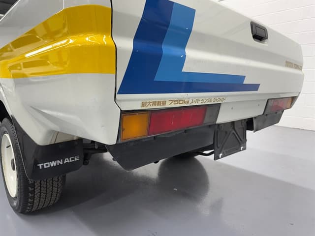 1989 Toyota Townace JDM car for sale — photo 22 of 25