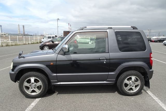 2005 Mitsubishi Pajero Mini JDM car for sale — photo 2 of 25