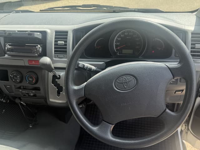 2005 Toyota HiAce JDM car for sale — photo 17 of 17