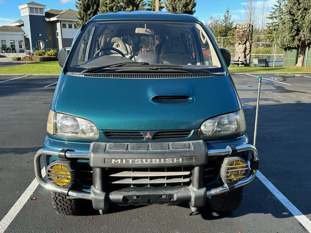 1995 Mitsubishi Delica JDM car for sale — photo 4 of 15