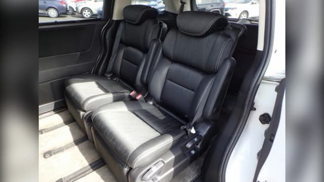 2015 Honda Odyssey JDM car for sale — photo 12 of 14