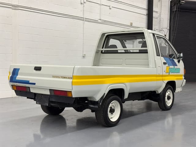 1989 Toyota Townace JDM car for sale — photo 6 of 10