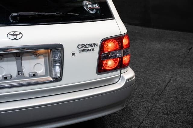2003 Toyota Crown JDM car for sale — photo 3 of 18
