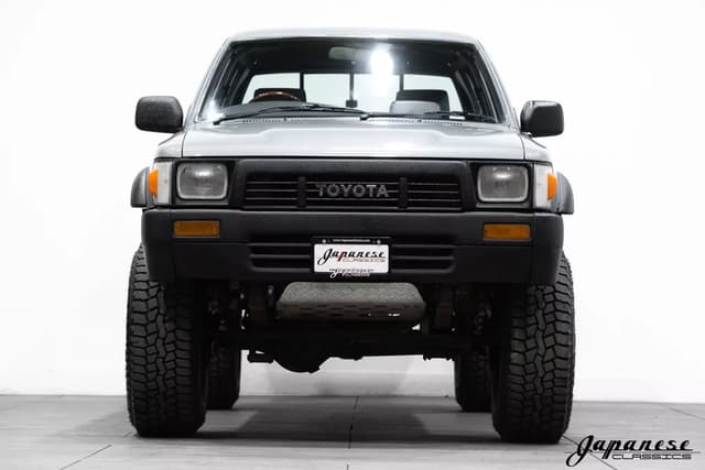 1990 Toyota Hilux JDM car for sale — photo 2 of 25
