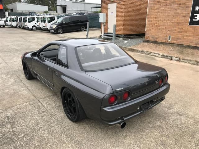 1990 Nissan Skyline JDM car for sale — photo 9 of 18