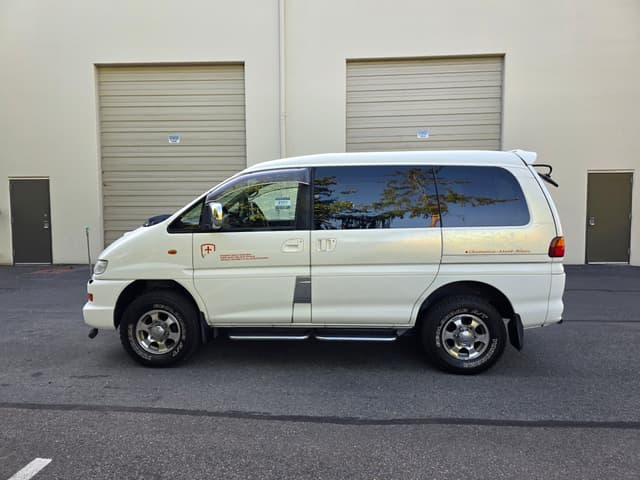1999 Mitsubishi Delica JDM car for sale — photo 6 of 16