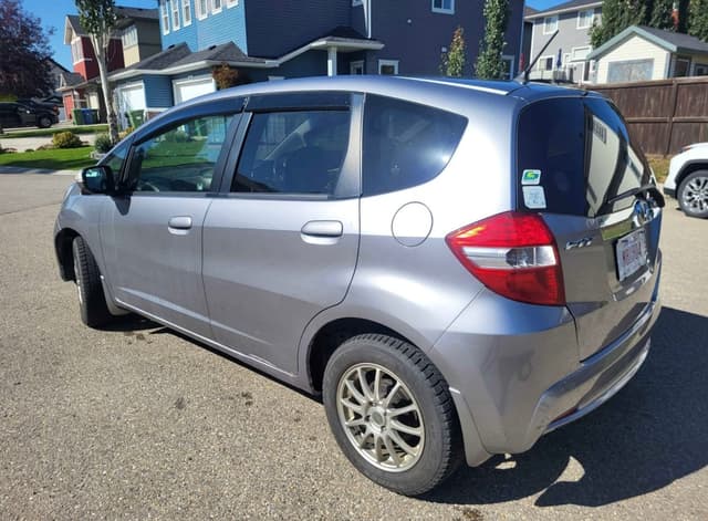 2011 Honda Fit JDM car for sale — photo 4 of 9