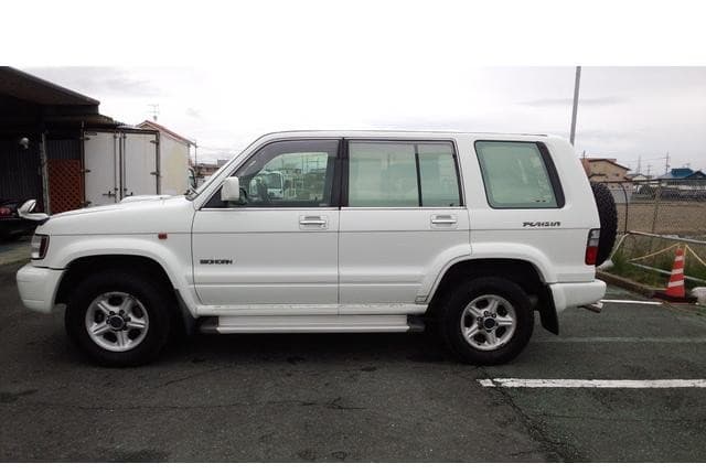 2002 Isuzu Bighorn JDM car for sale — photo 4 of 25