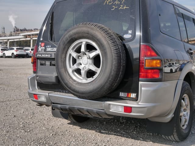 2001 Mitsubishi Pajero JDM car for sale — photo 18 of 25