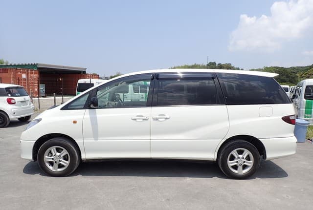 2001 Toyota Estima JDM car for sale — photo 2 of 25
