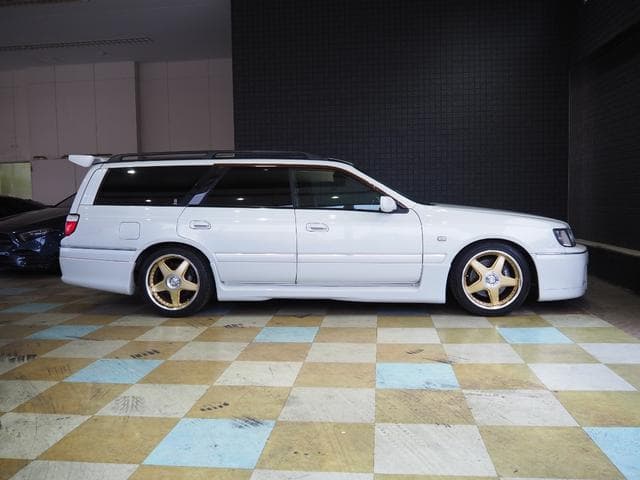 1998 Nissan Stagea JDM car for sale — photo 4 of 21