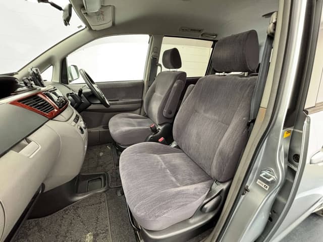 2001 Toyota Noah JDM car for sale — photo 12 of 25