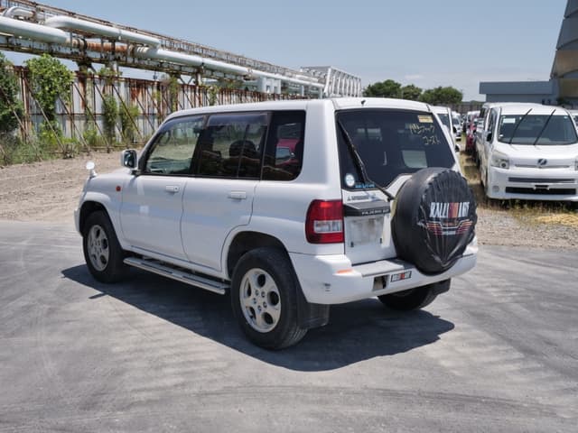 2001 Mitsubishi Pajero JDM car for sale — photo 7 of 25