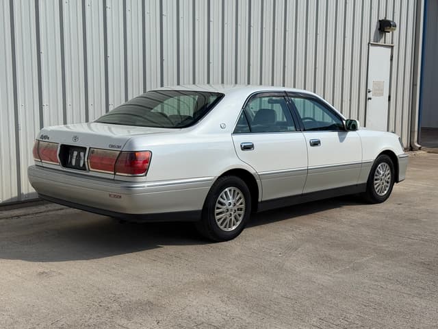 1999 Toyota Crown JDM car for sale — photo 3 of 21