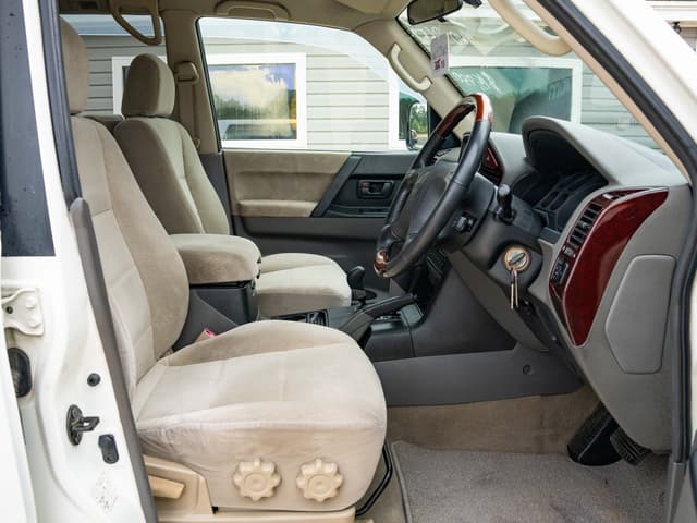 1999 Mitsubishi Pajero JDM car for sale — photo 12 of 16