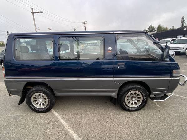 1996 Mitsubishi Delica JDM car for sale — photo 6 of 10