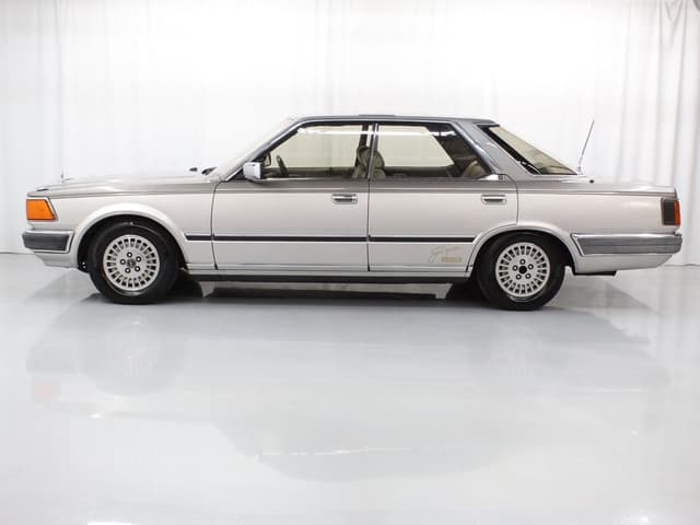 1983 Nissan Gloria JDM car for sale — photo 4 of 25