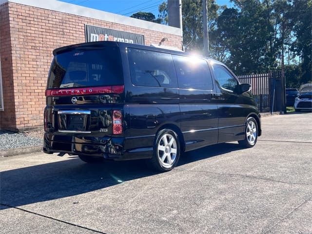 2007 Nissan Elgrand JDM car for sale — photo 6 of 16